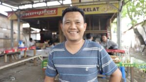 Kena PHK, Pemuda Kota Tangerang Ini Kini Sukses Berbisnis Ayam Geprek