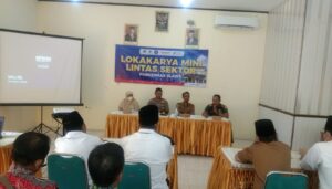 Komitmen Nyata untuk Kesehatan Masyarakat: Danramil 0806/07 Watulimo Turut Serta dalam Lokakarya Mini di Desa Slawe