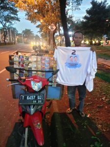 KAI Gelontorkan Kaos dan Spanduk Prabowo Gibran ke Usaha Rakyat