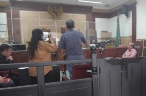 Pengacara Andar Siburian Duduk Di Bangku Panas PN Tangerang Kasus Penganaiyaan