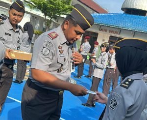 Karutan Surakarta Seragamkan Atribut Pegawai Lewat Pengecekan dan Pembagian Id Card Terbaru
