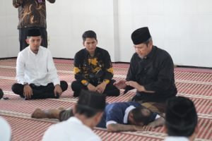 Hilangkan Energi Negatif, Kakanwil Ditjenpas Banten Ajarkan Terapi Sehat pada WBP Lapas Cilegon