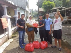 Dinsos Kota Tangerang Distribusikan Makanan Siap Saji Kemasyarakat Terdampak Banjir