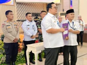Camat Dadang Pimpin Sertijab Struktural di Kecamatan Kelapa Dua, Dwi Chandra Budiman Resmi Jadi Sekcam