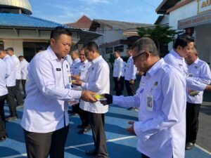 Dukung Pelaksanaan Tugas Prima, Karutan Surakarta Bagikan Insentif Kesehatan bagi Pegawai