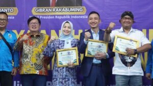Bupati Serang Ratu Zakiyah Terima KNPI Award 2025