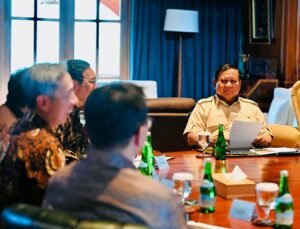 Pimpin Rapat Bersama DEN di Hambalang, Presiden Prabowo Bahas Strategi Ekonomi Nasional di Tengah Gejolak Global
