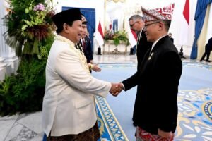 Presiden Prabowo dan Jajaran Menteri Kompak Kenakan Pakaian Adat di Upacara Peringatan Detik-Detik Proklamasi