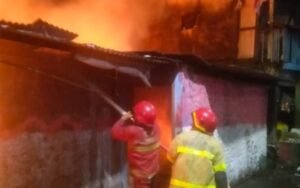 Tiga Bangunan Terbakar di Batuceper, BPBD Kota Tangerang Bergerak Cepat Padamkan Api