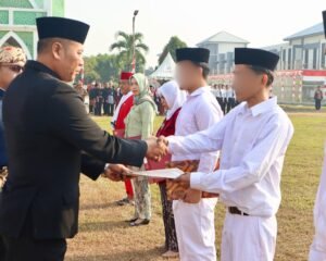 Serahkan Hak Warga Binaan, Napi Lapas Kelas I Tangerang Terima Remisi Umum dan Dasawarsa HUT ke-80 RI