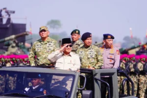 Panglima TNI Dampingi Presiden RI Prabowo Subianto Pada Upacara Gelar Pasukan Operasional dan Kehormatan Militer