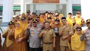 Kapolres Serang AKBP Condro mendampingi Kapolda Banten Irjen Hengki melakukan kunjungan kerja ke SMAN I Ciruas