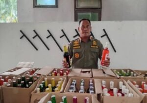 Jaga Kondusifitas Jelang HUT RI, Satpol PP Kota Tangerang Sita Ratusan Botol Miras