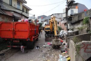 Pemerintah dan Warga Bersinergi, Enam TPS Liar di Kecamatan Tangerang Dibongkar