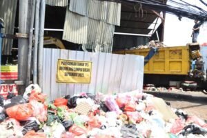 Pemkot Tangerang Atasi Penumpukan Sampah di TPS Pasar Rubuh Kerahkan 20 Armada Kebersihan