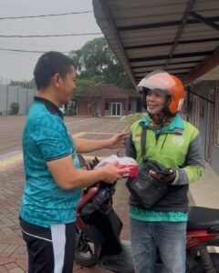 Laputara Gelar Jumat Berkah, Bagikan 20 paket nasi kotak dan Air Mineral