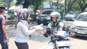 Laputara Gelar Jumat Berkah, Bagikan 20 Paket Nasi Kotak dan Air Mineral