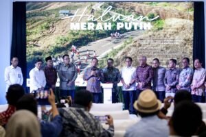 Mensesneg Resmi Buka Pameran Foto “Haluan Merah Putih, Satu Tahun Prabowo-Gibran”