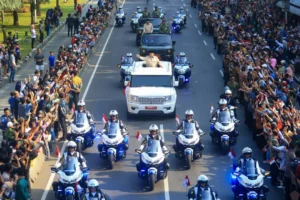 Rakyat Padati Jalan Kebesaran, Iringi Presiden Prabowo Menuju Upacara HUT ke-80 TNI