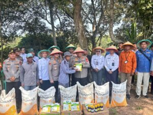 Polres Cilegon Polda Banten Dukung Program Ketahanan Pangan Nasional, Kapolres Ikuti Zoom Meeting Bersama Presiden RI