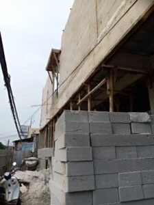 Proyek Ruko Dibawah SUTET Jalan Sunan Giri Diduga Tak Kantongi PBG, Trantib Karang Tengah Diam