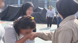 Kepala Lapas Perempuan Tangerang Serahkan Tabungan dan Kartu BRIZZI BRI kepada Warga Binaan