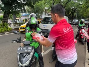 Laputara Gelar Jumat Berkah, Bagikan 30 Paket Nasi Kotak dan Air Mineral