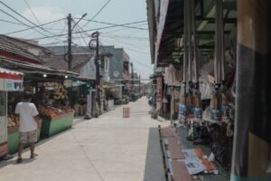 Jalan Mulus, Warga Pasar Bukit Pamulang Bahagia: Sekarang Enak, Lancar, Gak Ada Lubang Lagi!