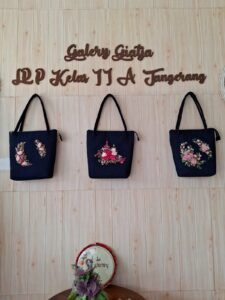 Warga Binaan Lapas Perempuan Tangerang Tekuni Kegiatan Jahit dan Sulam Pita