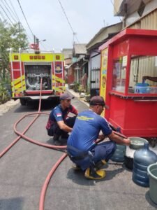 BPBD Kota Tangerang Salurkan Bantuan Air Bersih di Periuk dan Jatiuwung