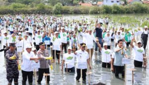 Bupati Tangerang Dampingi Wapres RI Gibran Rakabuming Raka Tanam Mangrove