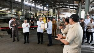 Wamenkeu Suahasil Dampingi Presiden Prabowo Saksikan Penyitaan 6 Smelter Ilegal di Bangka Belitung