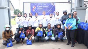 Kakanwil Ditjen Pas Banten Beserta UPT Berikan Bansos Untuk Masyarakat  Di Rangkaian Hut 1 Imipas