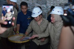 Pantau Kualitas Stok Beras, Komisi IV Tinjau Gudang Bulog Mandalika di NTB