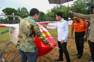 Kunjungan ke Kepulauan Seribu, Wapres Serahkan Bantuan kepada Nelayan dan Tinjau Teknologi Drone Kargo di Pulau Pramuka