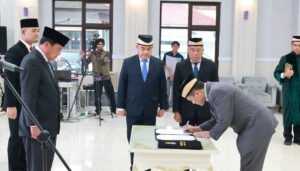 Lantik Kepala DPKP dan Bappeda, Bupati: Jadilah Teladan, Disiplin dan Berintegritas