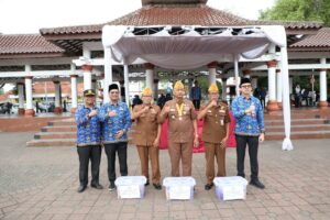 Pemkot Serang Salurkan Bantuan untuk Veteran di Momen Hari Pahlawan.