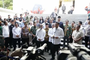 Panglima TNI Dampingi Menko Polkam Tinjau Pengamanan Gereja Jelang Natal 2025