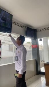 Dukung Stabilitas Layanan dan Pengamanan, Lapas Banjar Lakukan Pengecekan CCTV Bersama Peserta Maganghub Kementerian Ketenagakerjaan