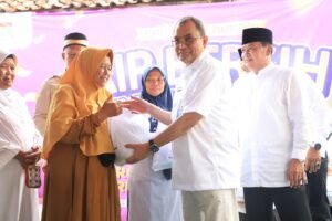 PERUMDAM TKR Salurkan Pipa Air Bersih Gratis bagi Warga Terdampak TPA Jatiwaringin