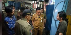 Jelang Nataru, Trantib Batuceper Sita 196 Botol Miras dari Warung Jamu