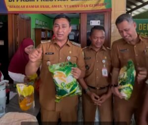 Bukan Sekadar Launching, Camat Tangerang Dorong Warga Sukasari Belanja di Koperasi Merah Putih
