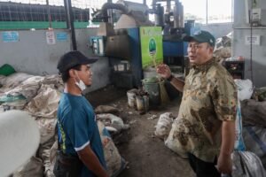 Cucun Apresiasi Inovasi Anak Muda Padangmukti Olah Sampah Jadi Sumber Ekonomi