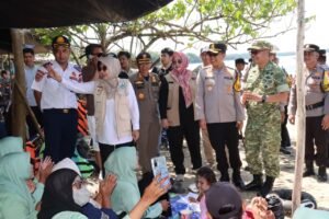 Operasi Lilin 2025: Kapolres Pandeglang Bersama Forkopimda Pastikan Kamtibmas di Kawasan Wisata Pantai Karang Sari