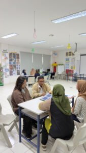Implementasi Kebijakan, Gubernur Ambil Rapor Anak ke Sekolah