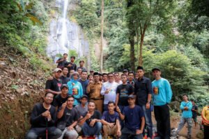Tinjau Curug Cimanggung, Gubernur Andra Soni Prioritaskan Infrastruktur Wisata Lewat Program ‘Bang Andra’