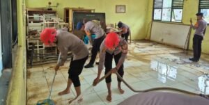 Ditsamapta Polda Banten Laksanakan Kegiatan Kurve Pembersihan Sekolah di Wilayah Rawan Bencana