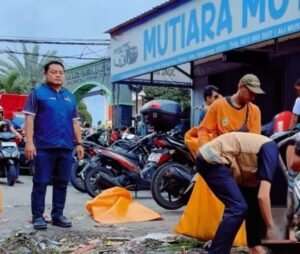 DLH Kota Tangerang Bergerak Cepat Bersihkan Sampah di Wilayah Terdampak Banjir Villa Mutiara Pluit