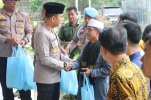 Sentuhan Kepedulian di Jumat Peduli, Kapolres Metro Tangerang Kota Berbagi dengan PHL