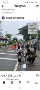 Satpol PP Kota Tangerang Percantik Trotoar, Wujudkan Ruang Publik yang Aman dan Nyaman untuk Warga